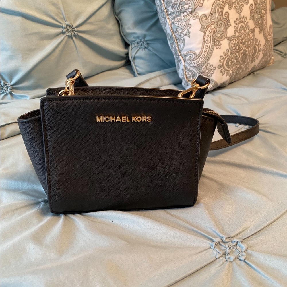 Michael Kors black crossbody purse